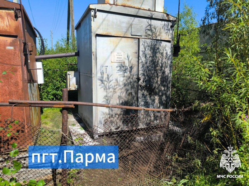 В усинском поселке Парма загорелась трансформаторная подстанция
