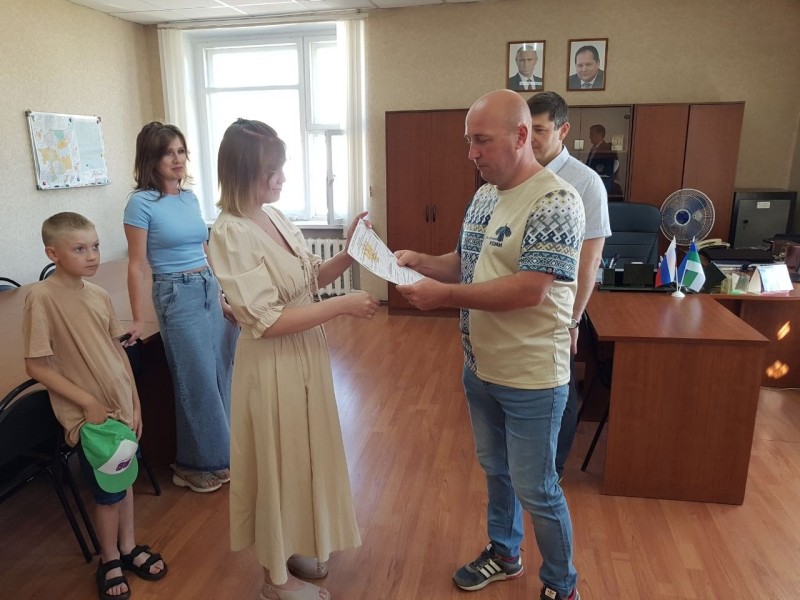 Жители Сысольского района получили свидетельства о предоставлении соцвыплат на строительство жилого дома