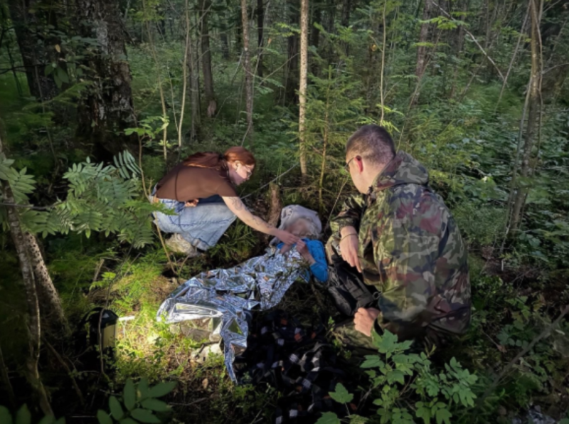 Добровольцы "ЛизаАлерт" обнаружили  пропавшую 89-летнюю пенсионерку в овраге под Сыктывкаром