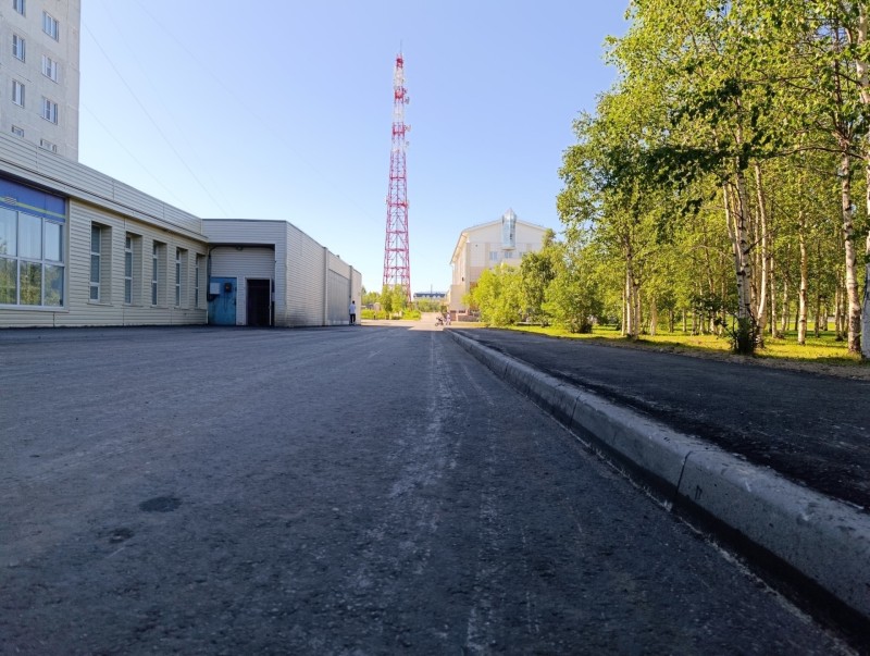 Наведение порядка: в Усинске отремонтировали дорогу у Молодёжного центра
