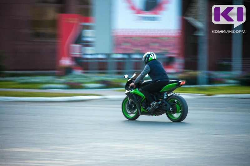 За сутки на дорогах Коми пострадали два байкера 