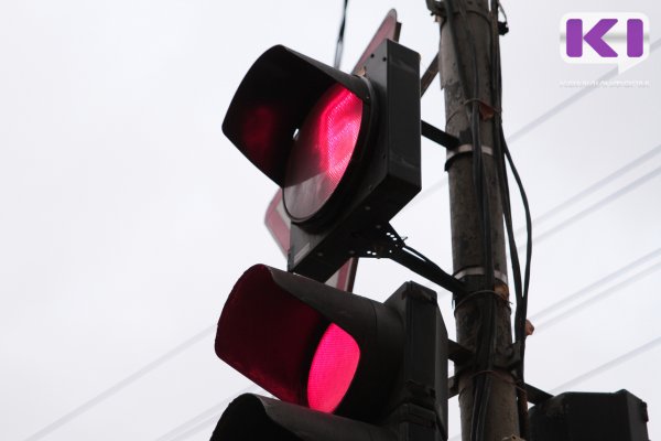 В Сыктывкаре появился новый светофор с кнопкой