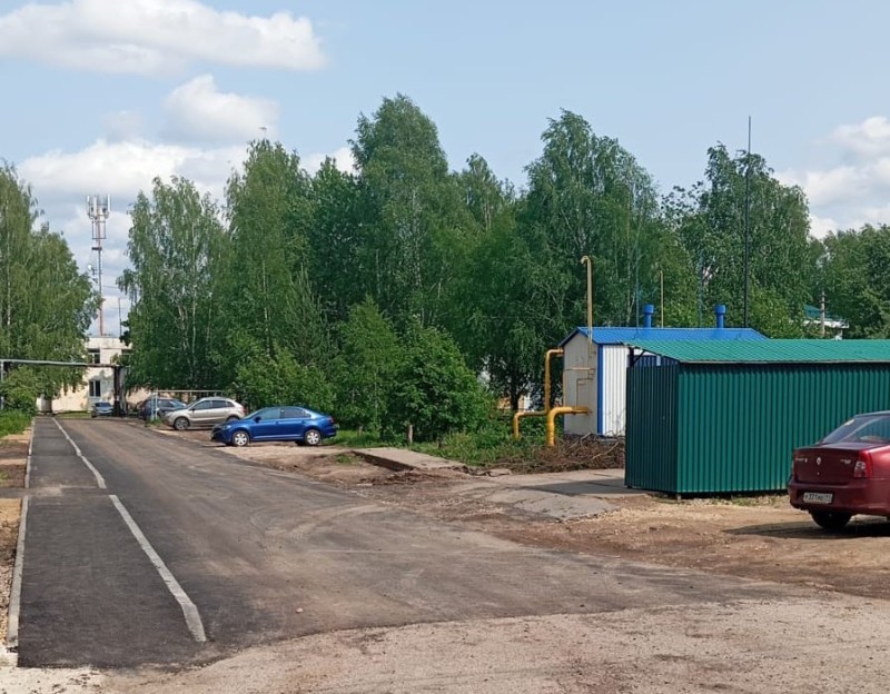 В Зеленце заасфальтировали тротуар и проезд