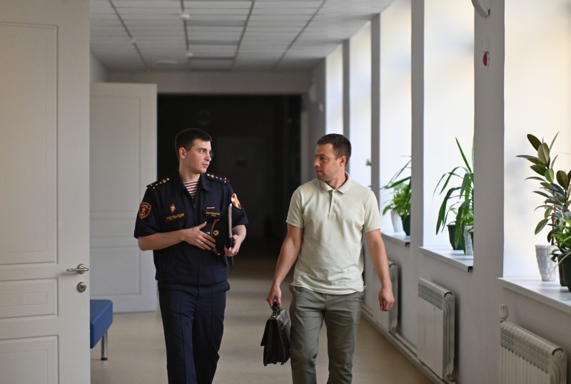 В Сыктывкаре сотрудники Росгвардии проверяют готовность школ к началу учебного года

