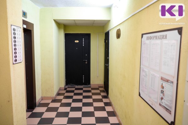 В Сыктывкаре спасатели освободили застрявших в лифте детей 