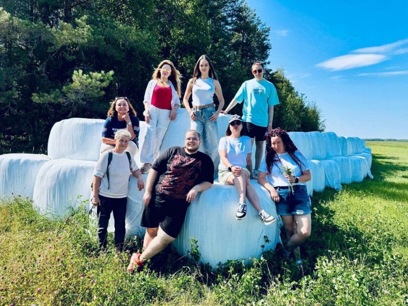 Аграрии Корткеросского района удивили блогеров Коми шотландскими коровами, пчелами и роботами-доярами