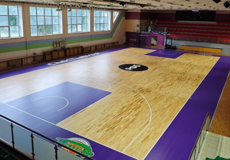 В сыктывкарской спортшколе "Юность" завершены работы по укладке паркета