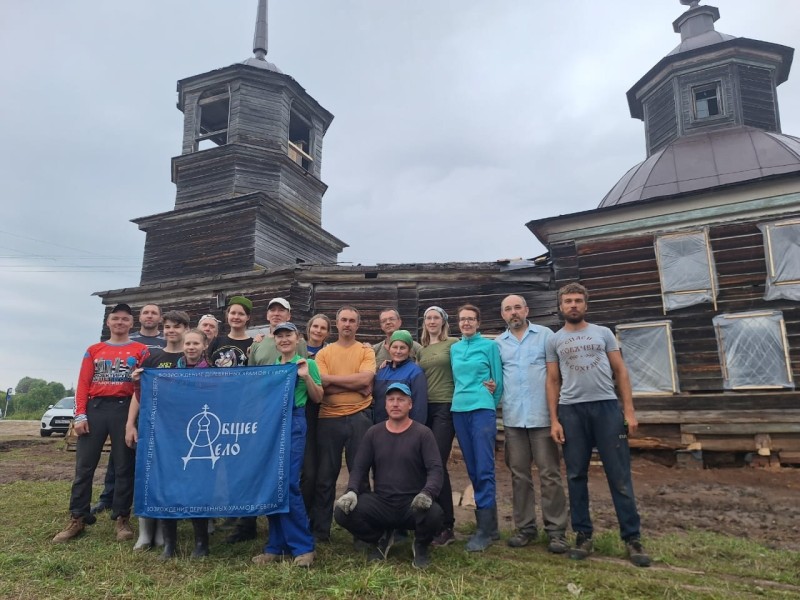 Благодаря волонтерам впервые за 90 лет в храме деревни Вездино Усть-Вымского района отслужили Божественную литургию