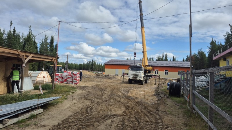 В Ижемском районе продолжается возведение лыжной базы

