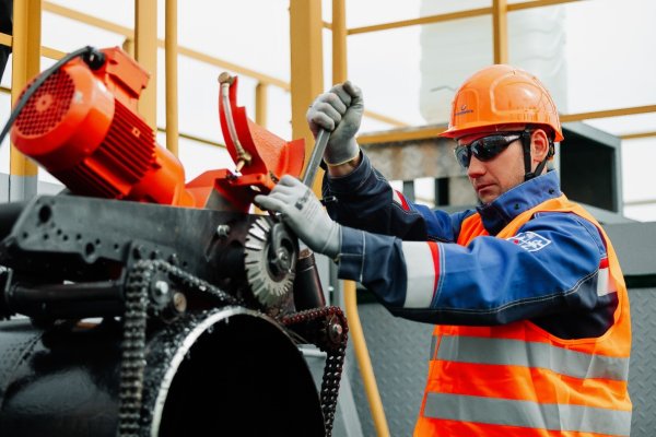 Работники АО 