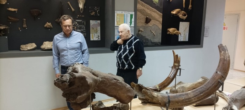 Почетному гражданину Коми Михаилу Пеймеру провели экскурсию по Геологическому музею им. А.А. Чернова