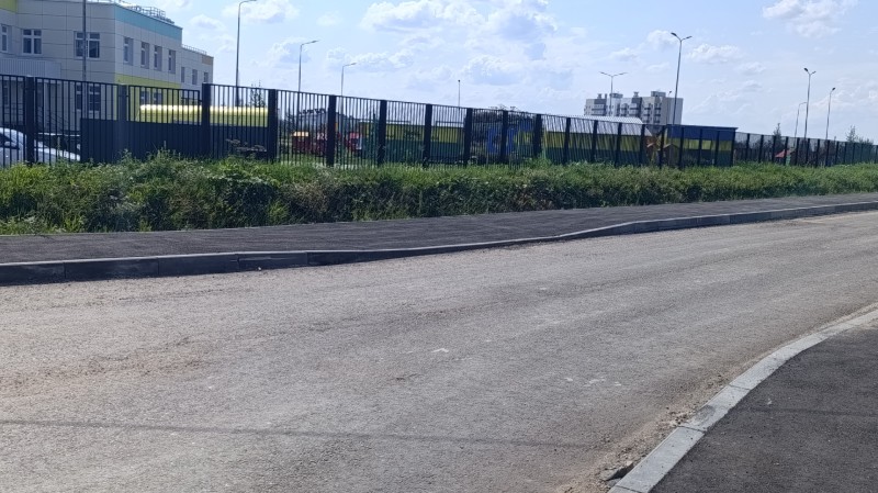 В м. Пичипашня Сыктывдинского района завершаются работы по укладке асфальтобетона и обустройству тротуаров