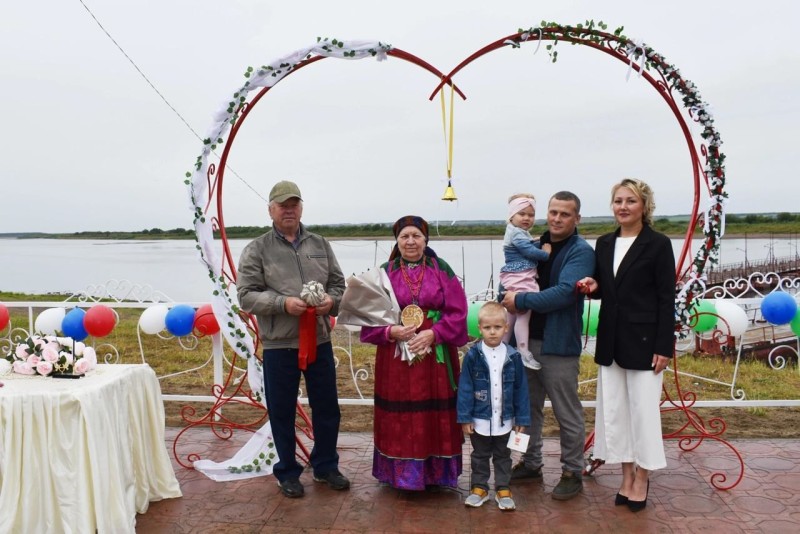 В Ижме открыли новый арт-объект "Арка судьбы"