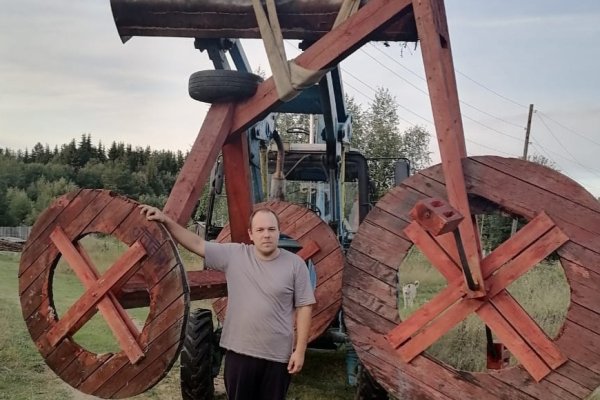 В Прилузье собрали деревянный велосипед-гигант высотой три метра