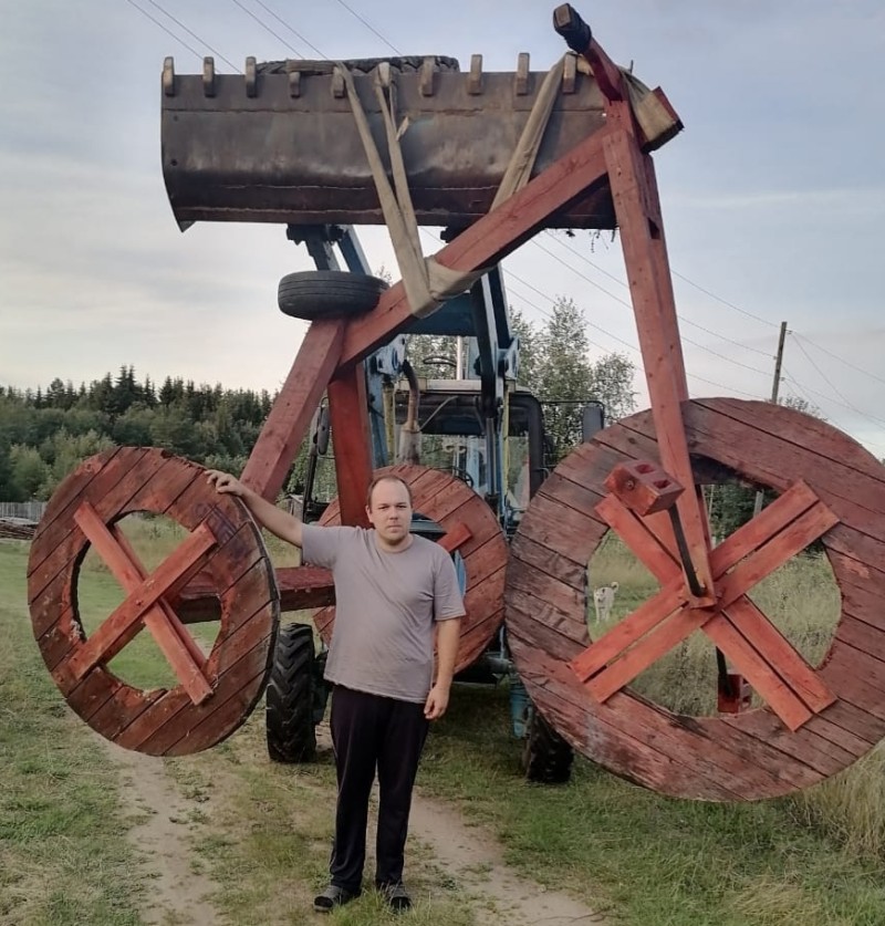 В Прилузье собрали деревянный велосипед-гигант высотой три метра
