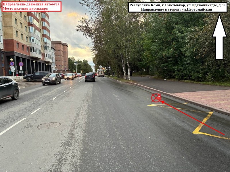 В Сыктывкаре во время резкого торможения маршрутного автобуса пострадала 86-летняя пассажирка