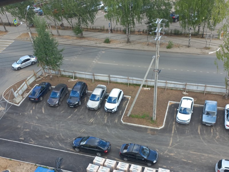 В Сыктывкаре завершается строительство парковки у инфекционной больницы