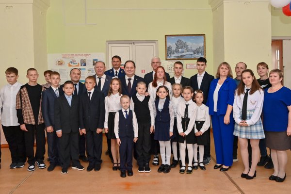 Ростислав Гольдштейн поздравил учеников и педагогов старейшей школы Княжпогостского района с Днём знаний