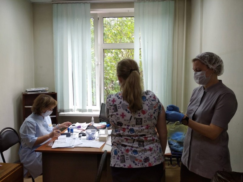 260 сотрудников Коми республиканской клинической больницы прошли вакцинацию от гриппа