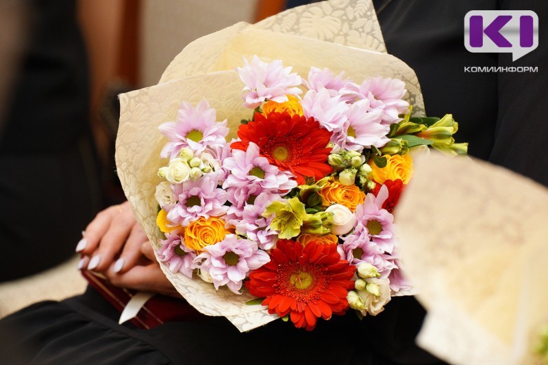 Владимир Путин отметил госнаградами многодетную маму и педагогов из Коми