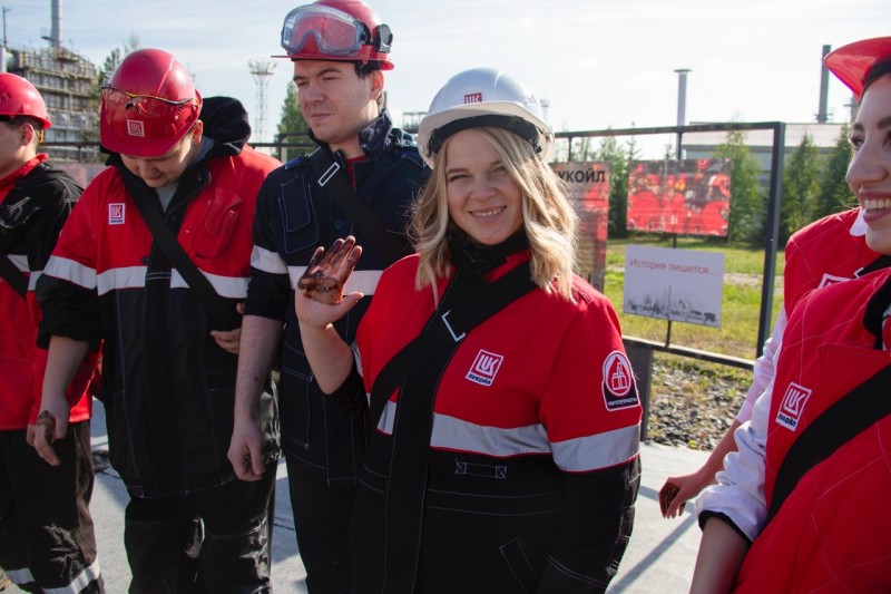 В ООО "ЛУКОЙЛ-УНП" прошло традиционное посвящение в нефтепереработчики