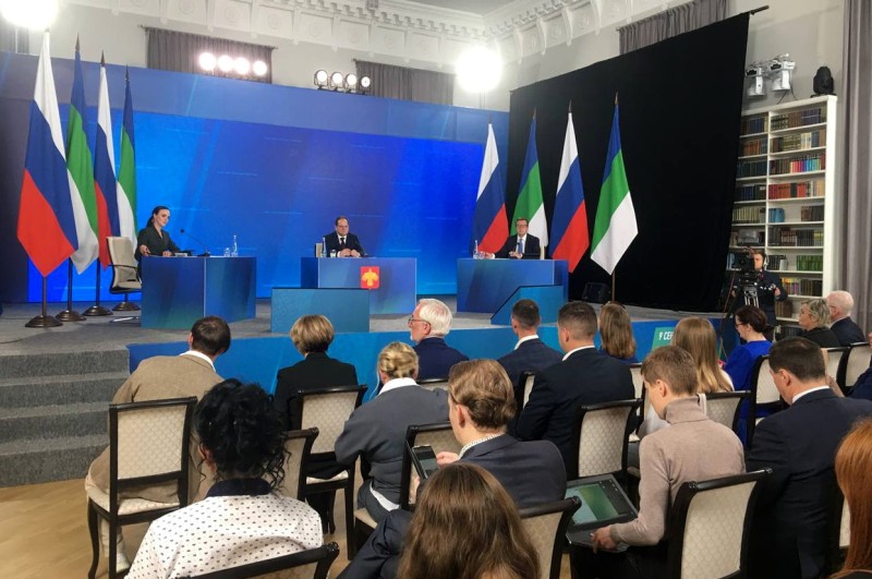 Ростислав Гольдштейн начал свою первую телевизионную прямую линию