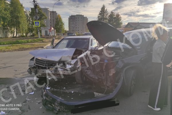 В Ухте дорогу не поделили Mercedes-Benz и Volkswagen Tiguan