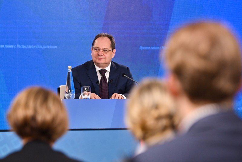 Ростислав Гольдштейн: "Наша цель - доступная качественная медпомощь по всей республике. У нас не должно быть окраин"