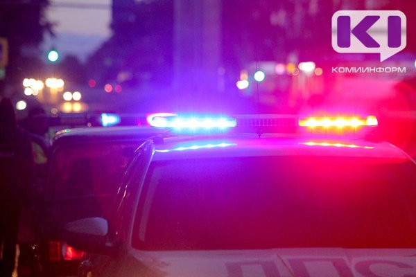 Водителям Коми напомнили о нововведениях при движении машин с маячками 