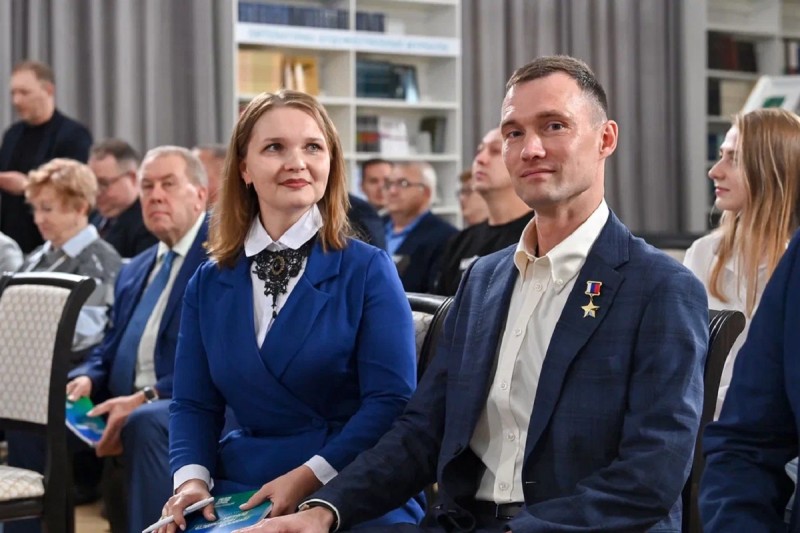 Ростислав Гольдштейн честно и убедительно отвечал на вопросы - Анастасия Михайлова о прямой линии