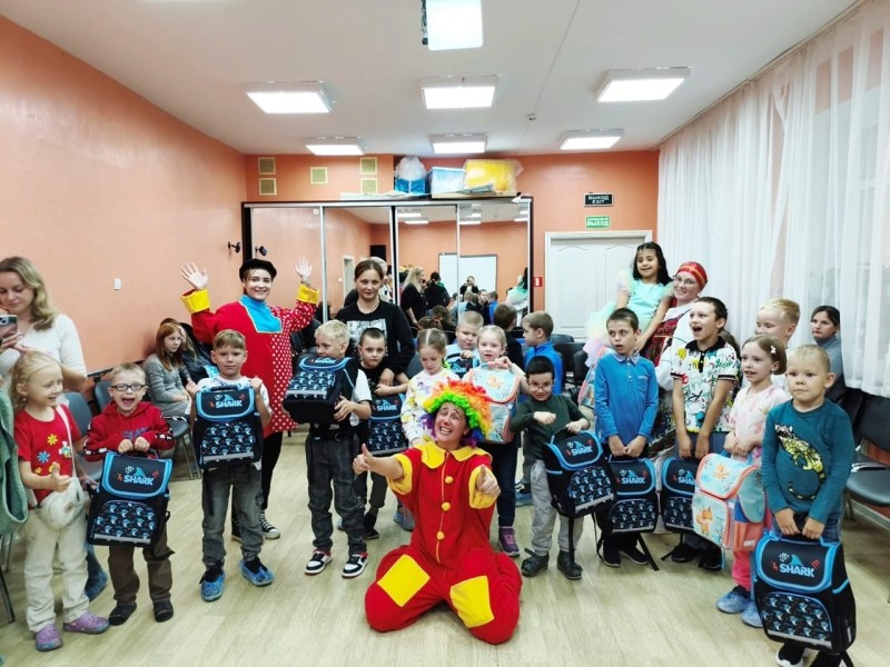Благодаря акции "Дорога в школу" 755 юных жителей Коми получили в подарок к 1 сентября портфели и наборы школьных принадлежностей