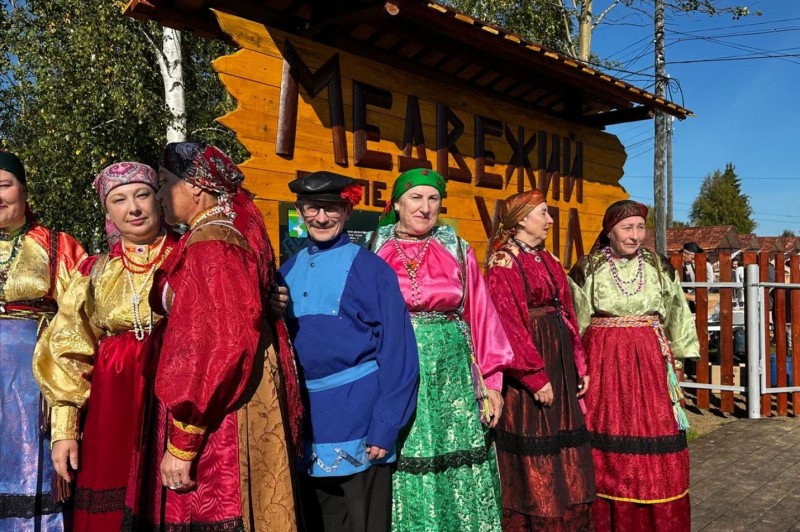 Открылись новые общественные пространства в Лойме и Сизябске

