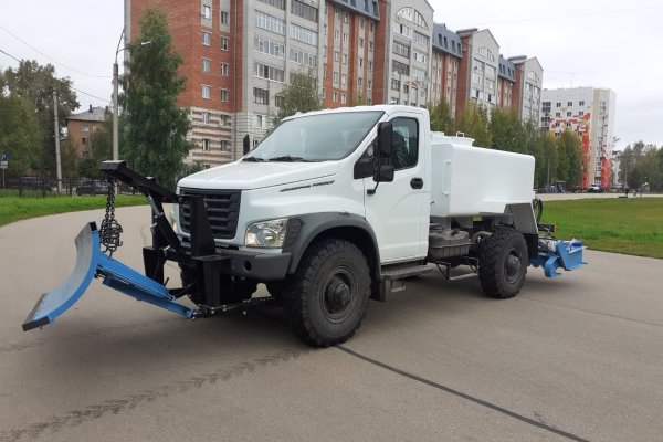 Лед на конькобежном стадионе Сыктывкара будет готовить новая ледозаливочная машина