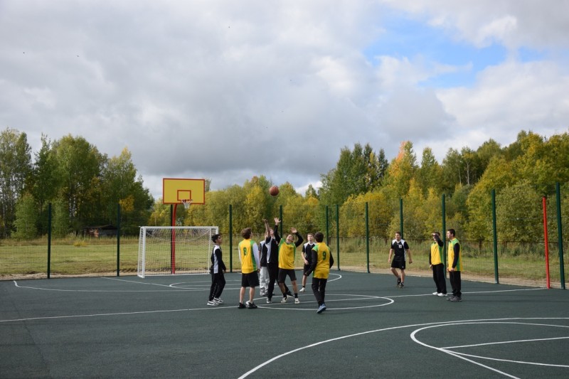 При поддержке ООО "ЛУКОЙЛ-УНП" в микрорайоне Ветлосян открылась новая спортивная площадка