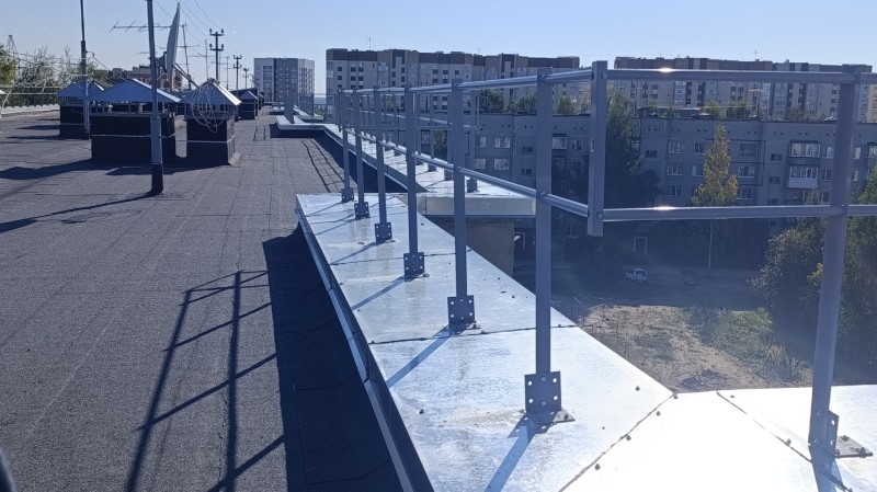 В Сыктывкаре выполнили капитальный ремонт крыши еще одного многоквартирного дома