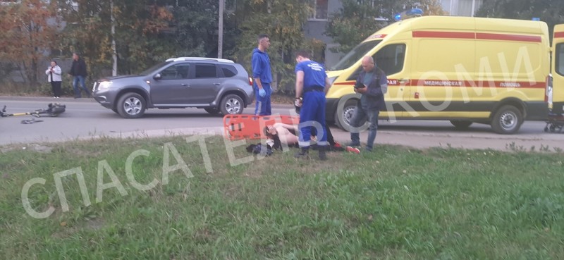 В Ухте водитель самоката госпитализирован после столкновения с машиной 