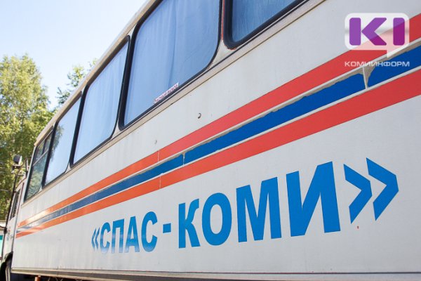 В Печоре спасатели эвакуировали из квартиры нуждающегося в медпомощи человека 