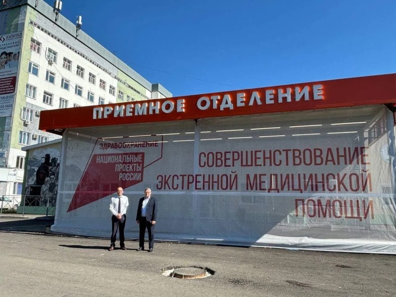 Делегация Минздрава Коми изучила опыт Республики Алтай по строительству модульного приемного отделения

