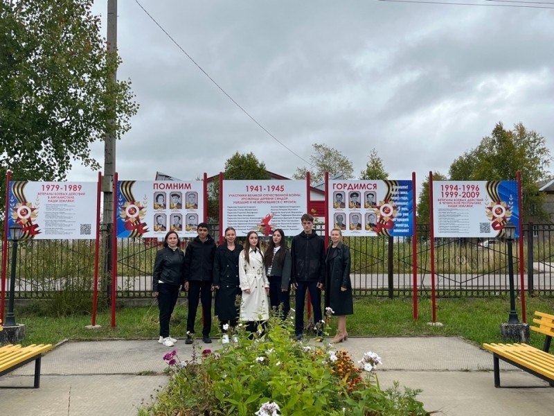 В княжпогостском поселке Синдор обновили экспозицию пришкольной Аллеи Славы