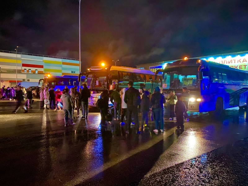 Около 200 детей из Коми отправились на шестую смену лагеря "Черноморская зорька"

