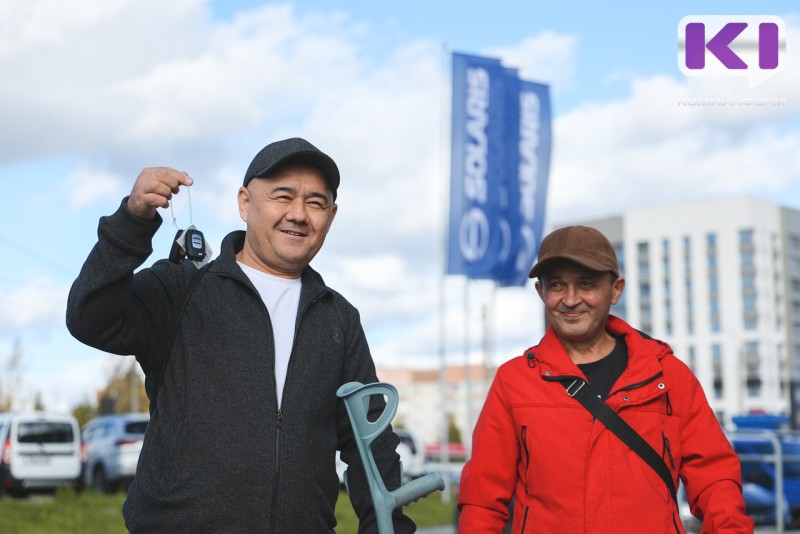 В Сыктывкаре шести пострадавшим на производстве вручили новые автомобили с ручным управлением