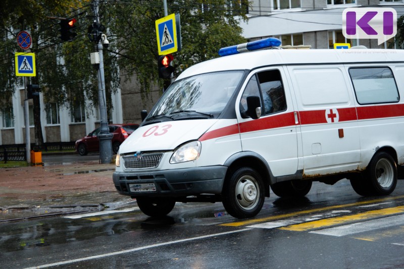 В Сыктывкаре крыша торгового ларька обрушилась на женщину 