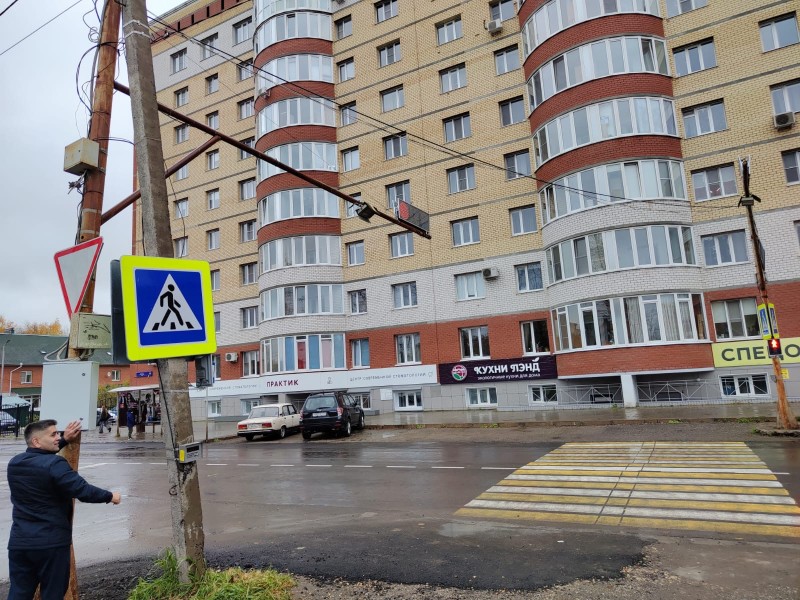 В Сыктывкаре на ул.Кутузова заработал вызывной светофор