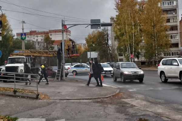 В Сыктывкаре на пересечении улицы Южная и Сысольского шоссе устанавливают вызывной светофор