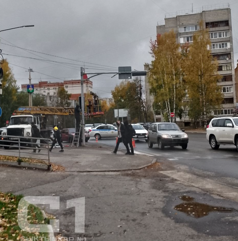 В Сыктывкаре на пересечении улицы Южная и Сысольского шоссе устанавливают вызывной светофор