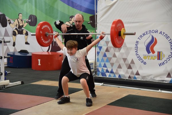 Около 50 тяжелоатлетов участвуют в первенстве Республики Коми