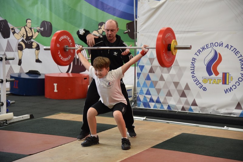 Около 50 тяжелоатлетов участвуют в первенстве Республики Коми