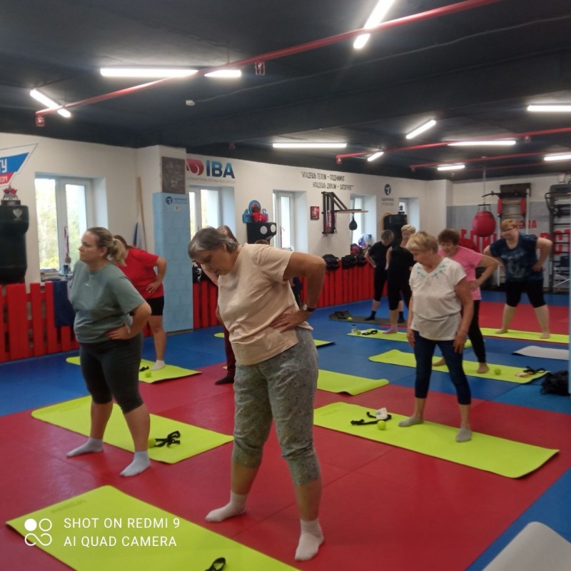 В Сыктывкаре для граждан "серебряного возраста" провели занятие по лечебной физкультуре
