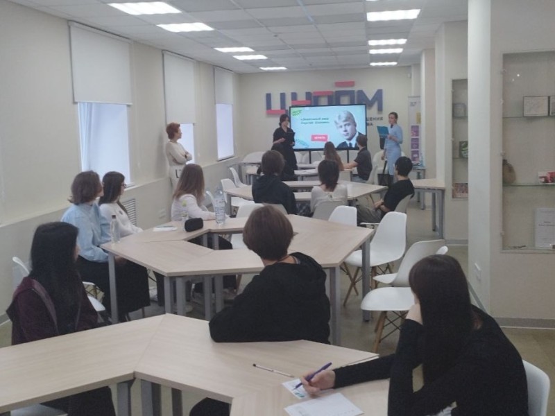 В Сыктывкарском КРИРО провели интеллектуальную игру памяти Сергея Есенина