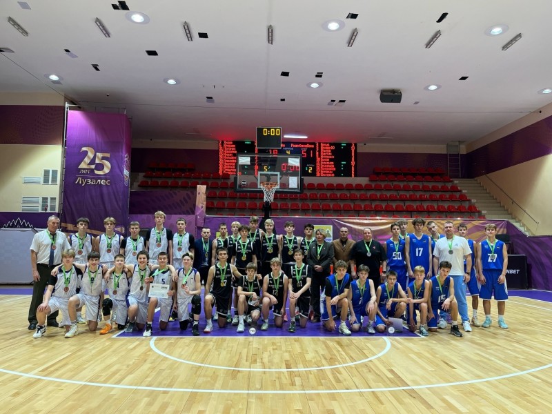 Команда Коми завоевала бронзу на Межрегиональных соревнованиях по баскетболу